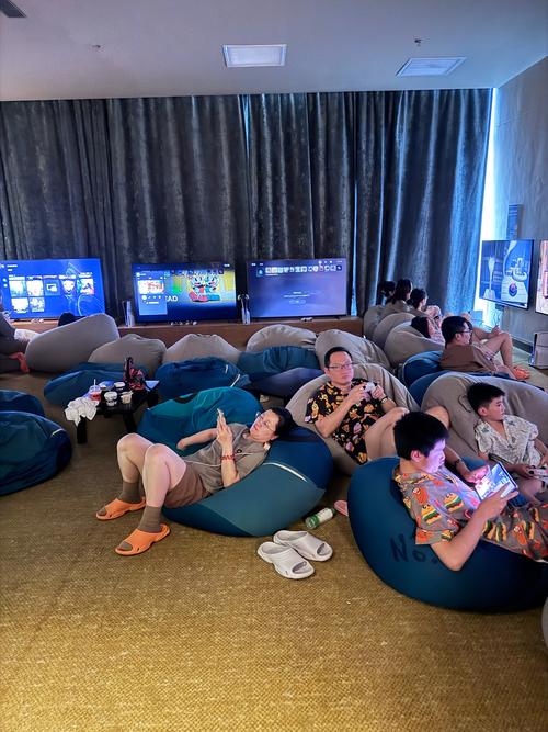 搭讪骚熟女国产av的相关介绍