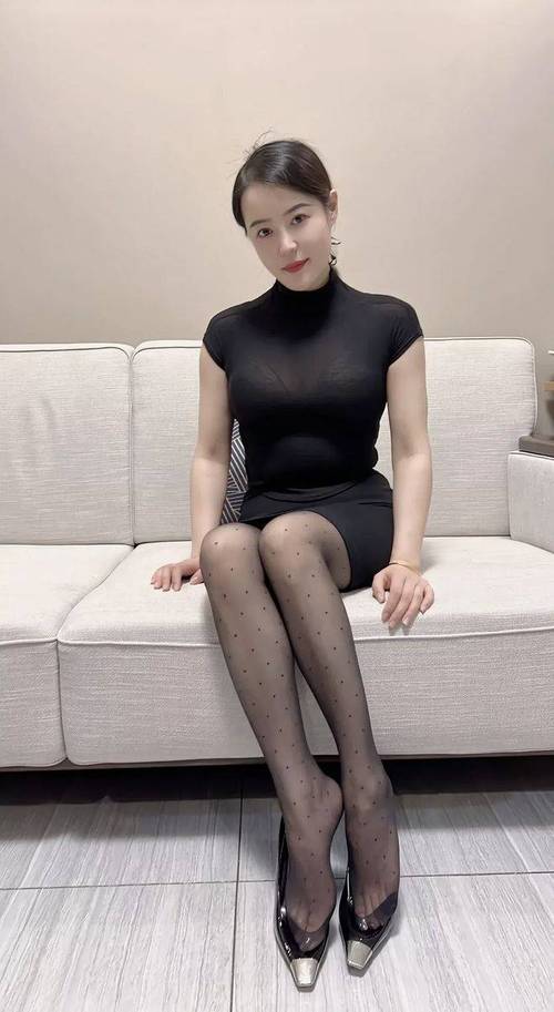 根据您的要求，生成一个包含3个长尾关键词的SEO标题：

**熟女少妇三区精品推荐：高清资源在线观看与魅力女性情感故事合集**

（融入长尾关键词：高清资源在线观看、魅力女性、情感故事合集）