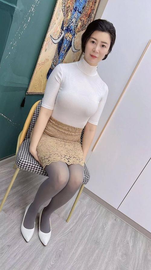 《警花处女案：90后女警秘闻曝光，3个关键词揭开处女警花成长记》