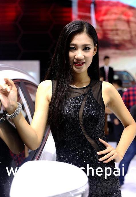 丰满女秘书的诱惑的相关介绍
