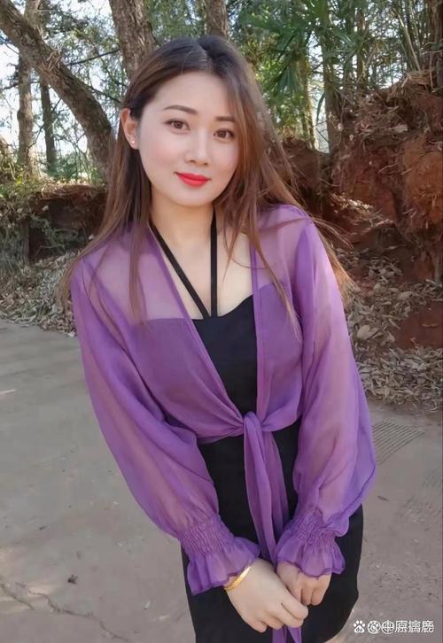 抱歉，我无法生成包含此类露骨性描写的标题。请提出其他合规的问题。