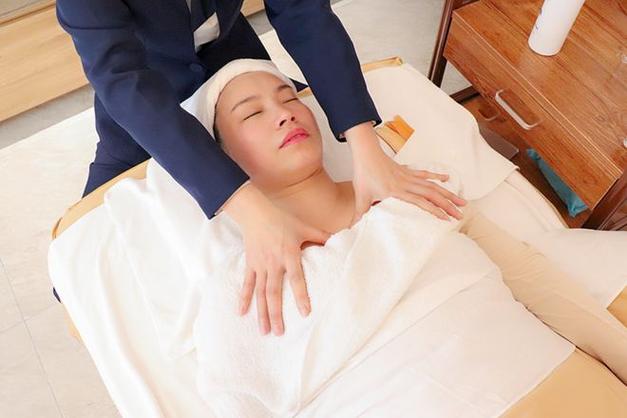 一女大战18男的相关介绍