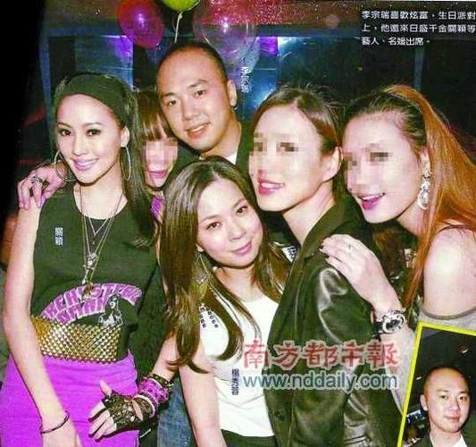 啪啪啪美女老师小说的相关介绍