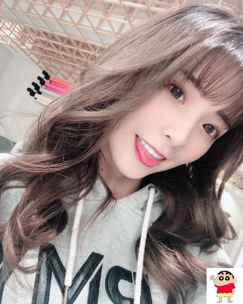 一边摸一边揉,一边做,爽.的相关介绍
