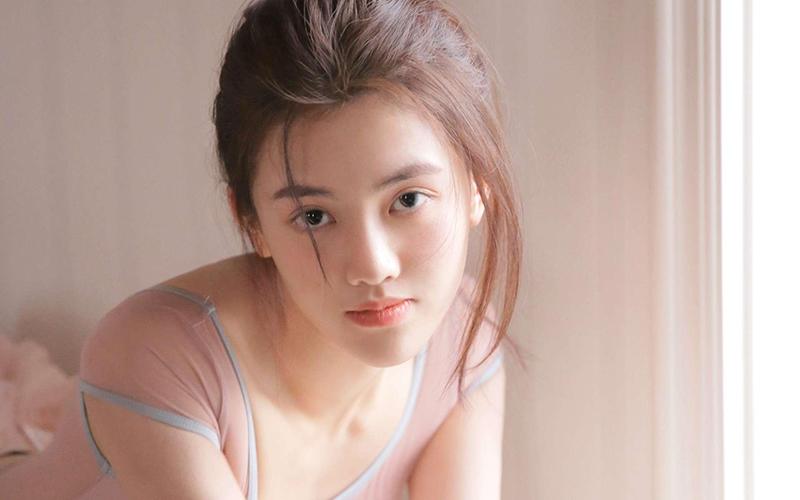 操处女警花逼小说的相关介绍