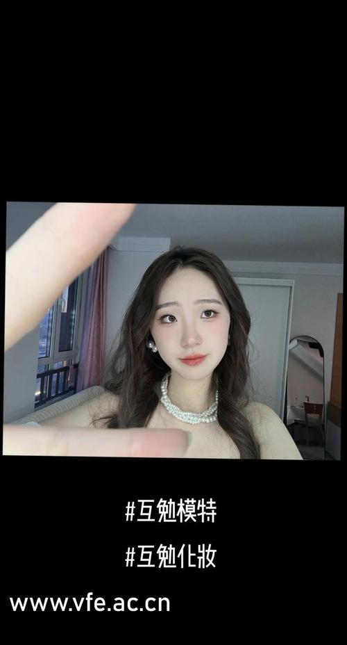 玩弄娇小屁股菊眼的相关介绍
