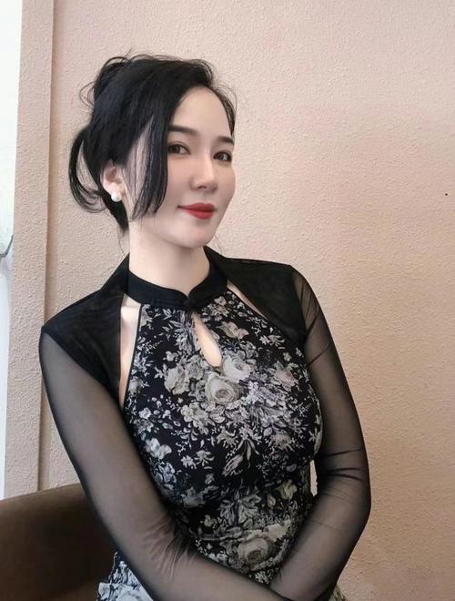 亚洲中少妇久久中文字幕的相关介绍