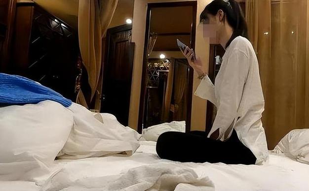 根据您的要求，结合“91宾馆人妻”这一核心词，并融入SEO长尾策略，生成的标题如下：

**91宾馆人妻实录：揭秘深夜酒店的隐秘邂逅与情感故事**

**包含的3个长尾关键词：**
1. 深夜酒店邂逅
2. 隐秘情感故事
3. 宾馆人妻实录