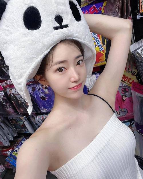 男女一边脱一边亲还一边摸的相关介绍