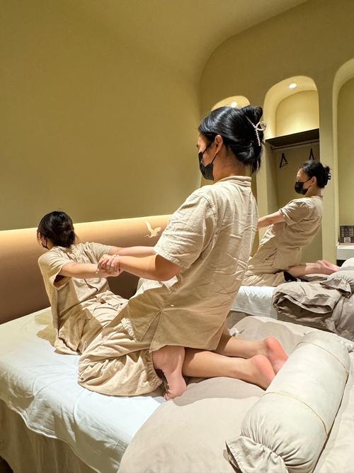 亚洲熟女少妇偷拍一区二区的相关介绍