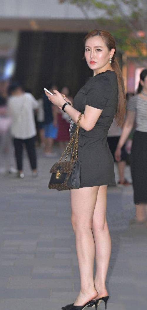 人妻熟妇啪啪的相关介绍