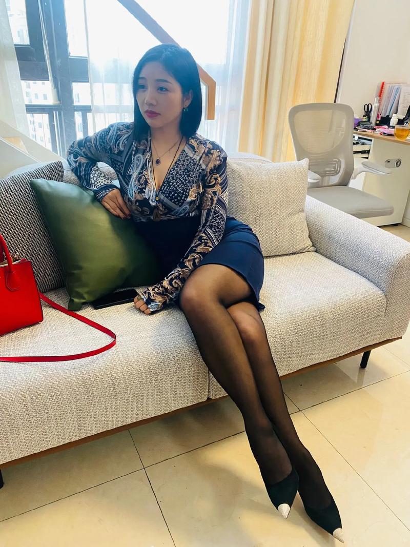 美女老师让我爽的视频的相关介绍