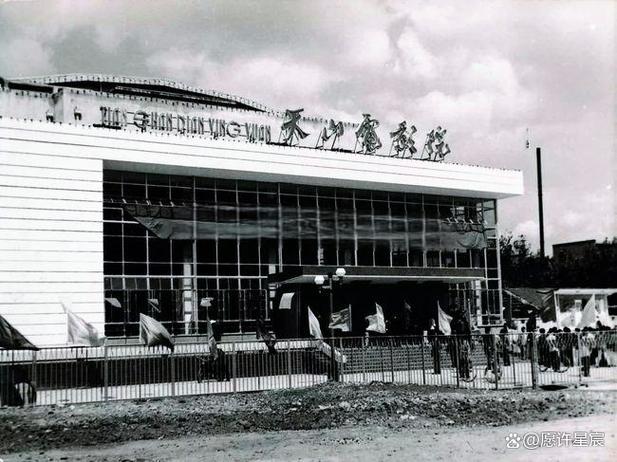 一边摸一边揉一边做爽的相关介绍