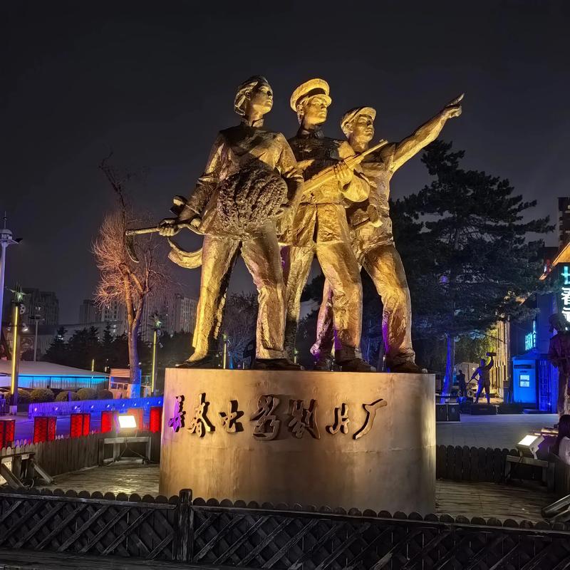 暴露癖调教(高h,np)小说的相关介绍
