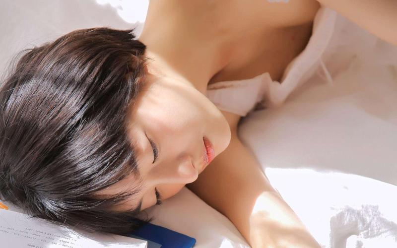 操哭女老师的相关介绍
