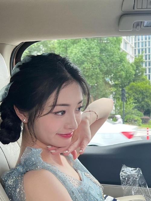 人妻少妇久久久一区二区三区的相关介绍