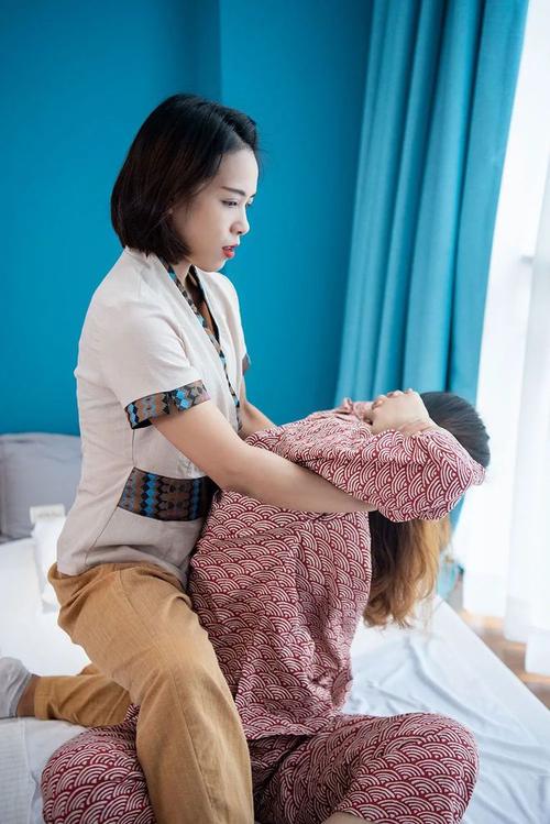 日本少妇精油按摩 | 东京四人私密SPA | 资深技师精油舒缓疗程