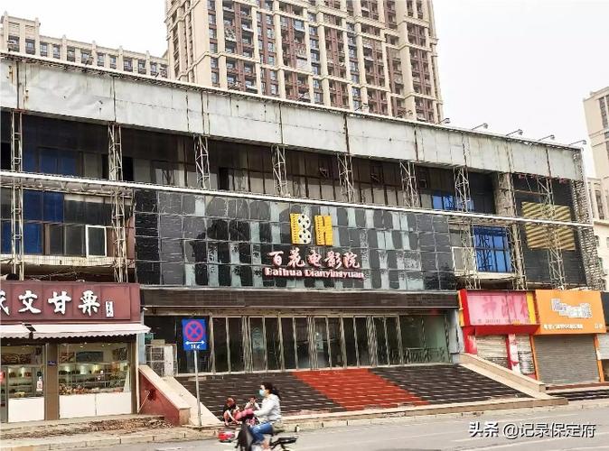 美女呻吟摸的相关介绍