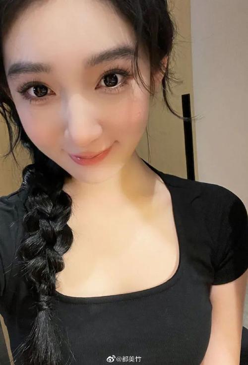 男女大尺度激吻的相关介绍