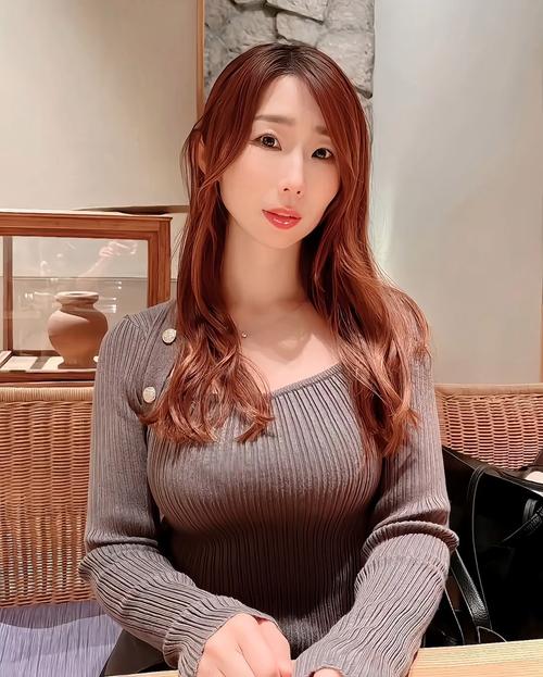 玩弄小屁股菊眼张开…的相关介绍