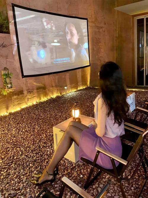 美女老师舔我的相关介绍